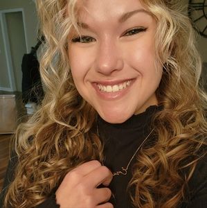 Meet your Posher, Emalee